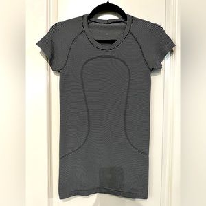 Lululemon Athletica, Swiftly Tech Short Sleeve Shirt 2.0. B/W Stripe, Size 4.